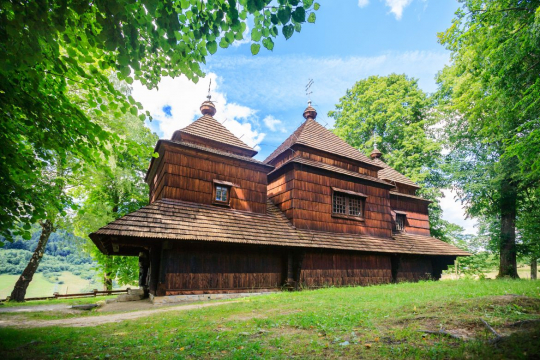 Деревянные церкви в украинском и польском регионах Карпат