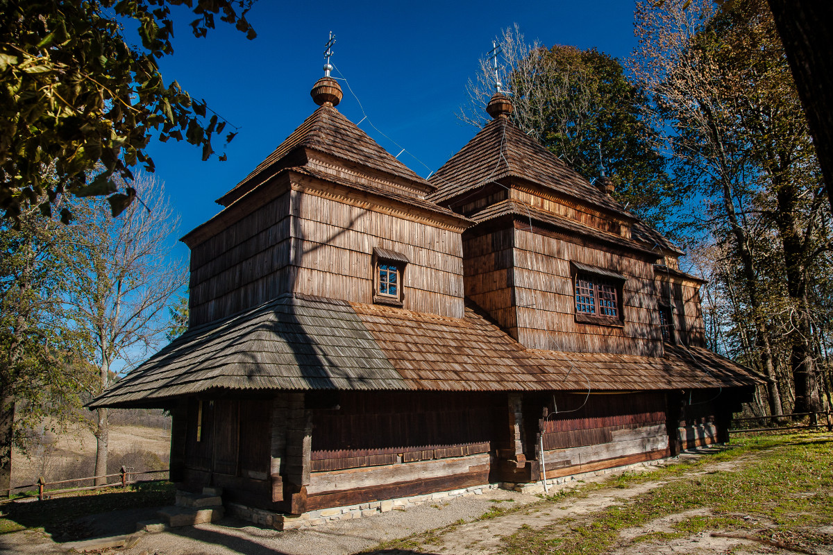 Cerkiew w Smolnikach - Drewniane cerkwie w polskim i ukraińskim regionie Karpat