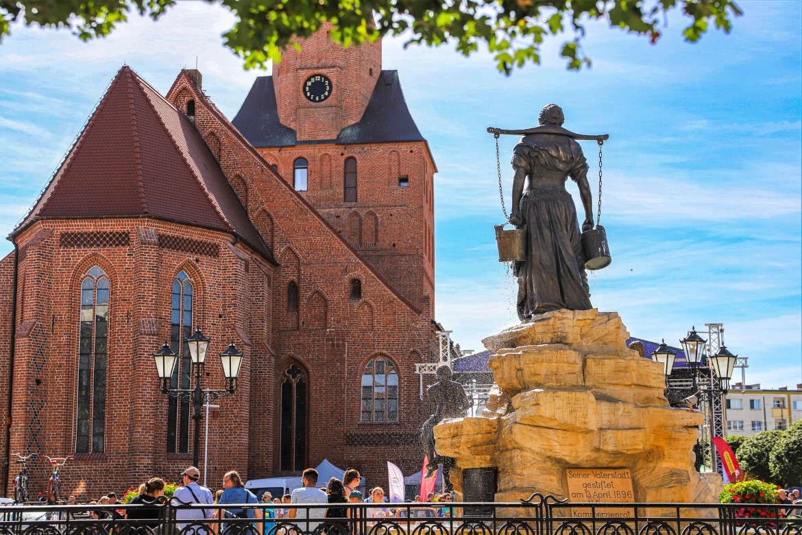 A cathedral with a scuplture in front