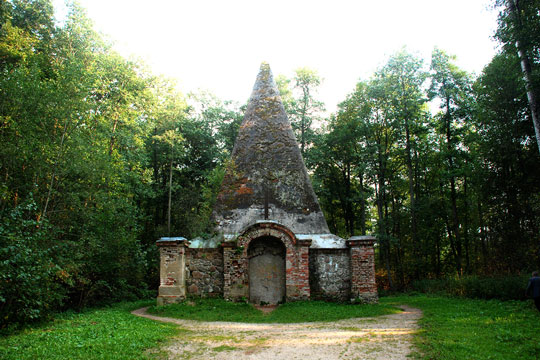 THE FAHRENHEID FAMILY PYRAMID IN RAPA