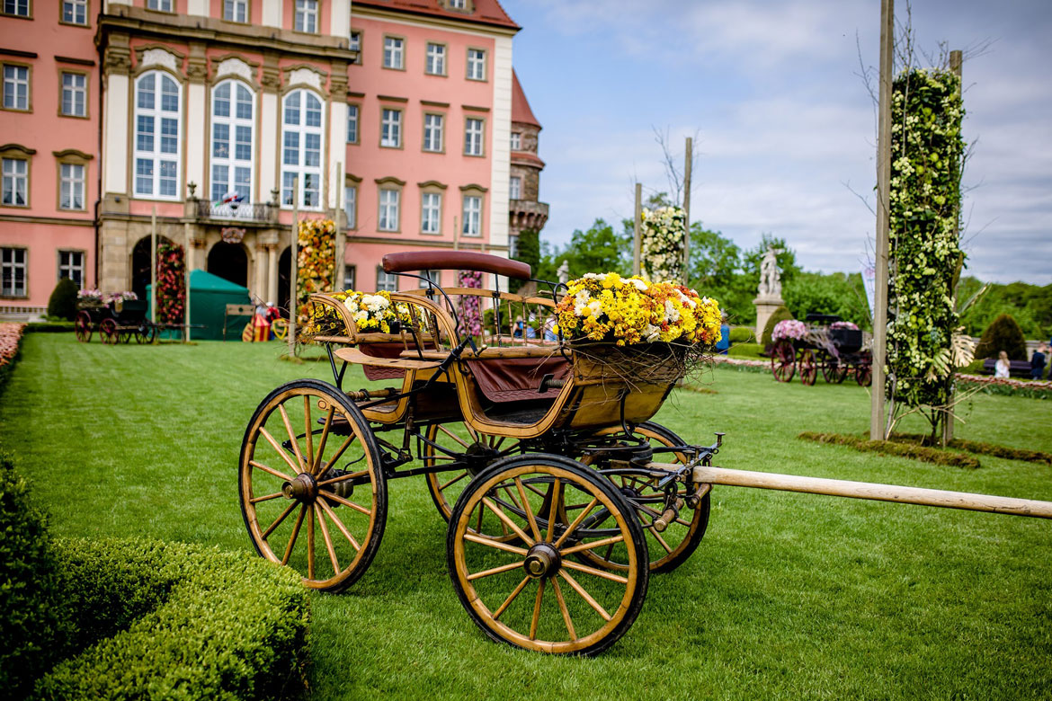 Ksiaz casatle, flower adorned carriage 