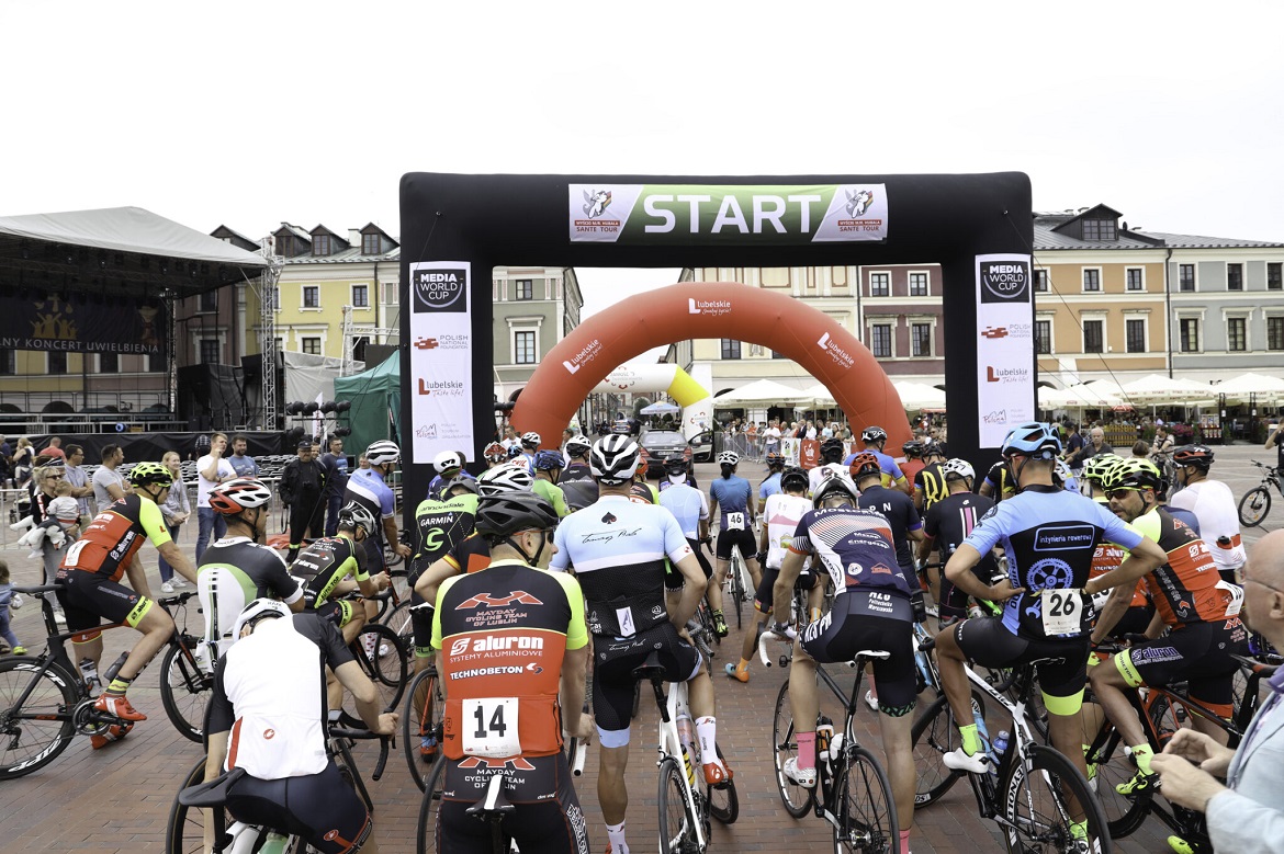 Cyclists at the start of a race