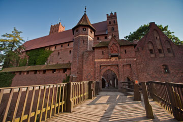 castle's gate and walls, bridge over a moat, 