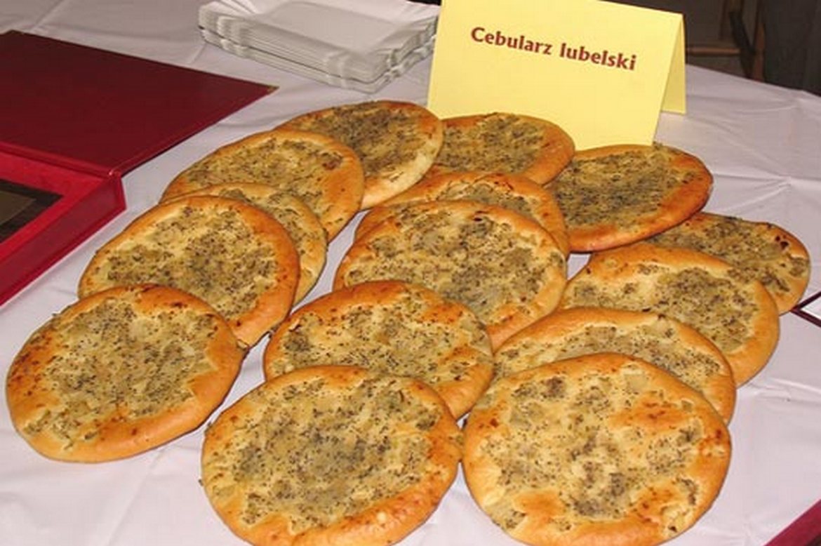 Cebularz (onion pastry)