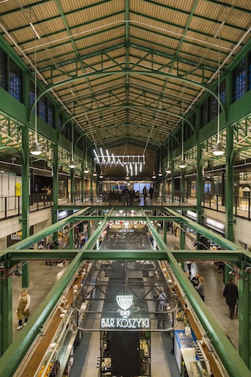 百年の時を超えて - ワルシャワのコシキ市場