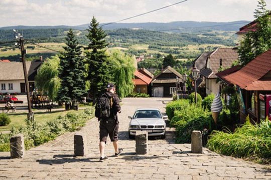 クラクフから19世紀木造りのランツコロナ村へ