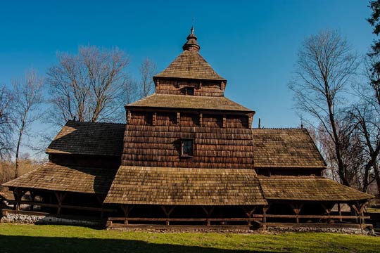 ポーランドとウクライナのカルパチア地方の木造教会群