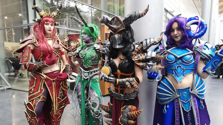 Fot.: cc-by-sa 3.0 by Grupa fotograficzna Złodzieje Dusz, wikipedia Grupa_cosplayerów_podczas_festiwalu_Pyrkon_2019_728x410.jpg