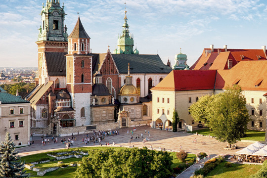 DE POLSKA STÄDERNAS MAGI