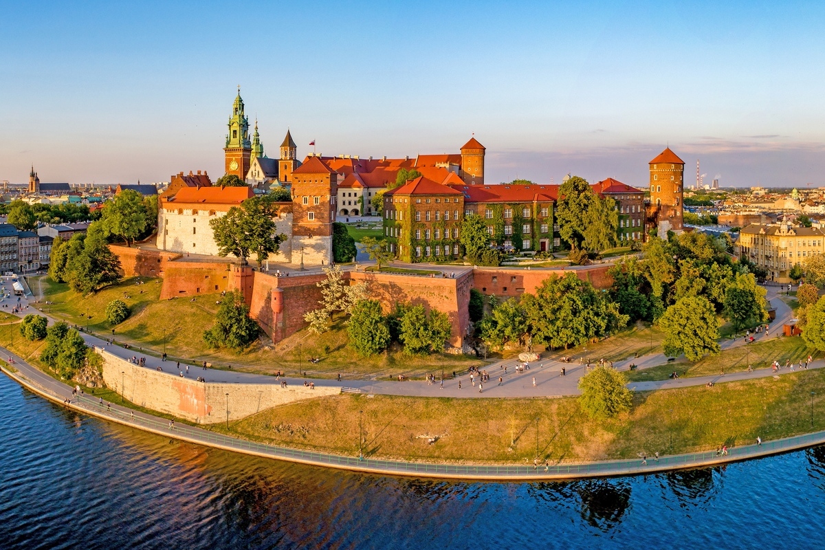 adobestock_204214782_krakow_1200x800.jpg
